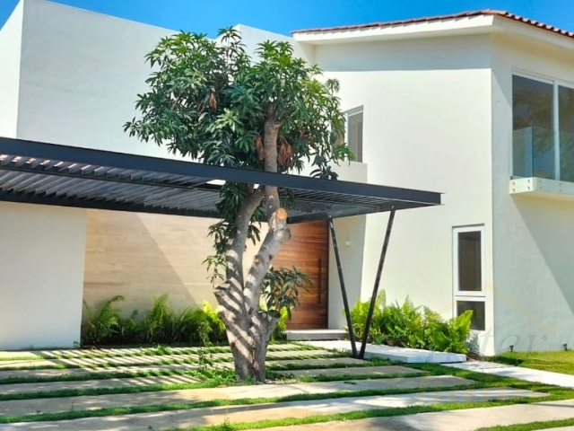 Precio:15100000;      Casa Cedro 303
 ...